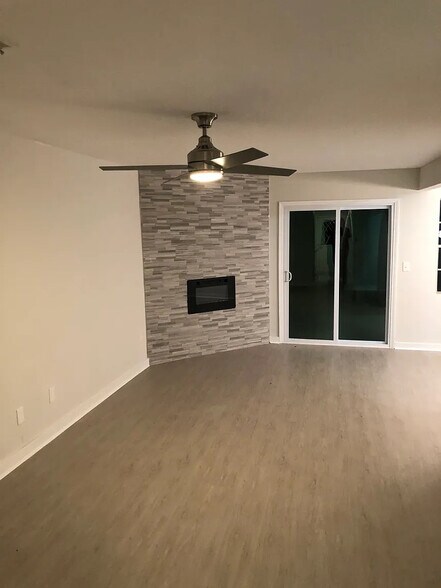 Building Photo - Room in Townhome on Pine Tree Trail