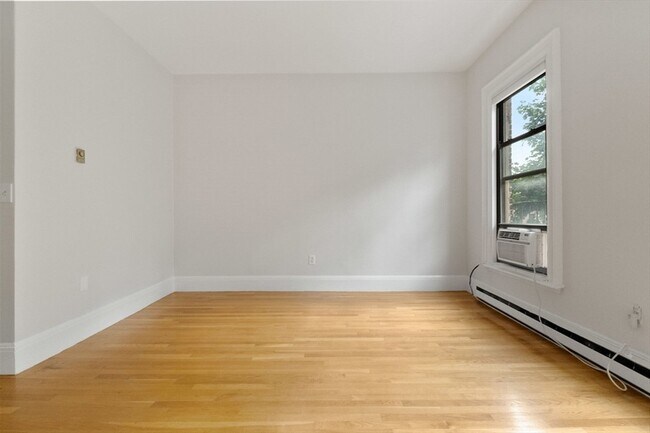 Building Photo - 182 W Brookline St