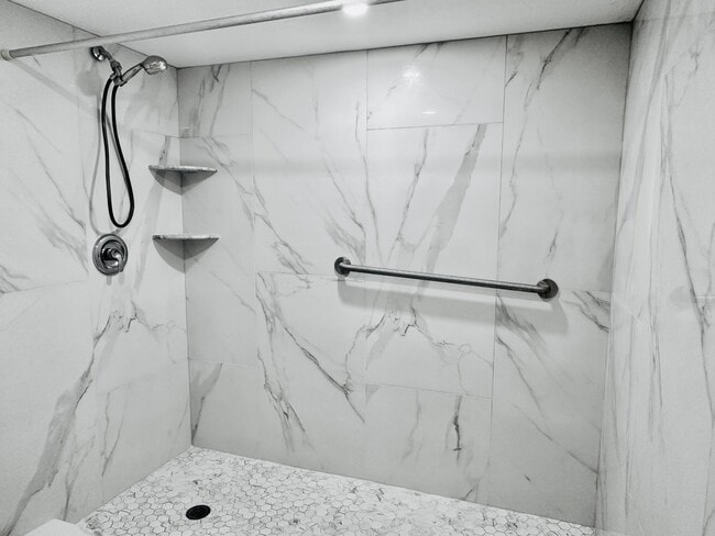 Building Photo - 826 Wiggins Pass Rd