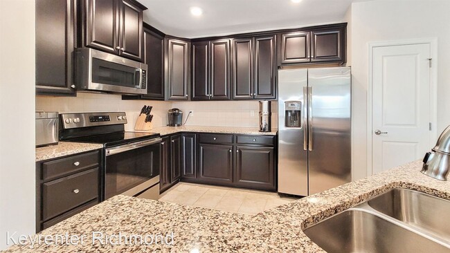 Building Photo - 1100 Westwood Village Ln