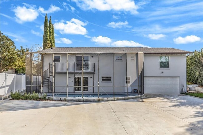 Building Photo - 8315 Village Green Rd