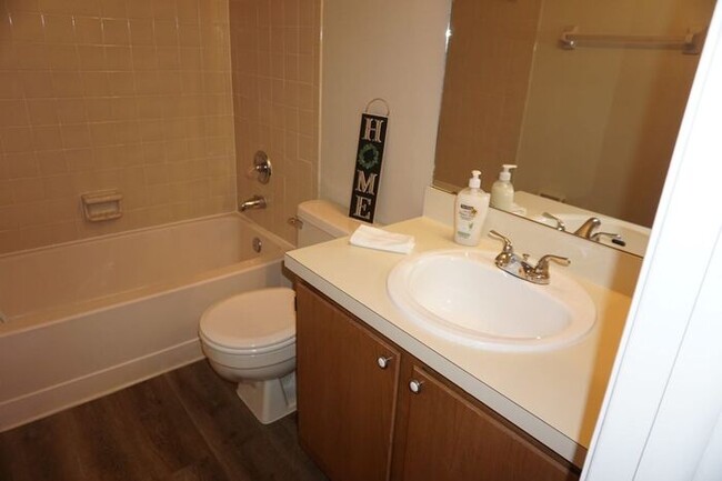 Building Photo - 2 Bedroom/2 Bath Townhome Near NAS Jax