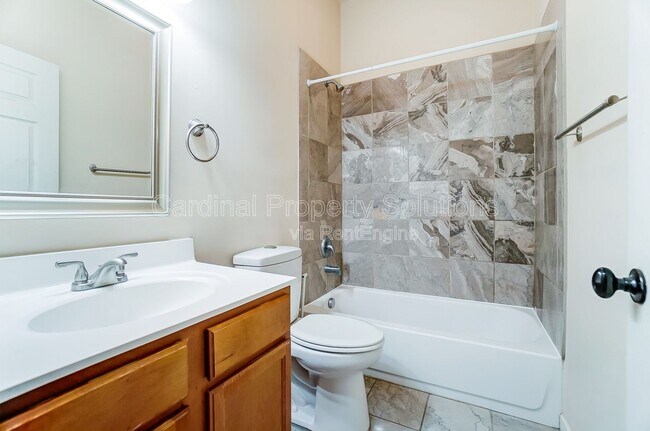 Building Photo - 2114 Kemper Ln