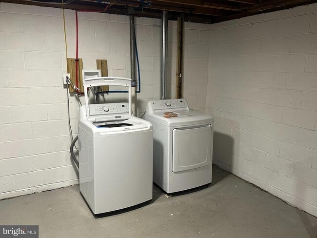 Building Photo - 12 Sanbert Cir