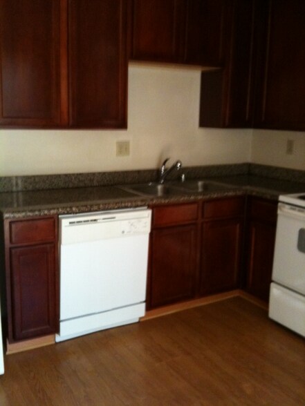 Building Photo - 10235 Madrid Way