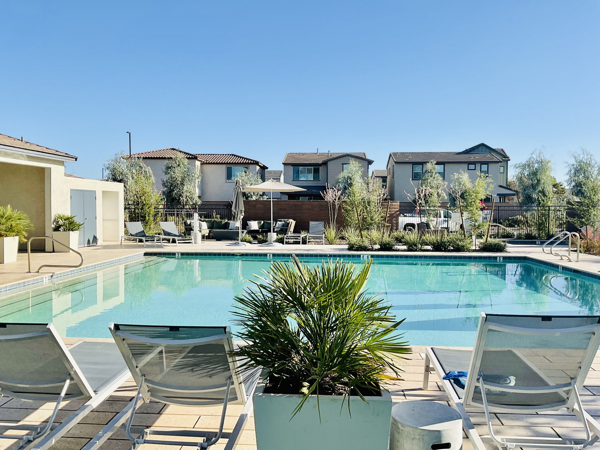 Building Photo - 2759 S Jackrabbit Dr