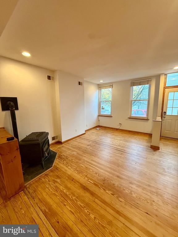 Building Photo - 1249 E Oxford St