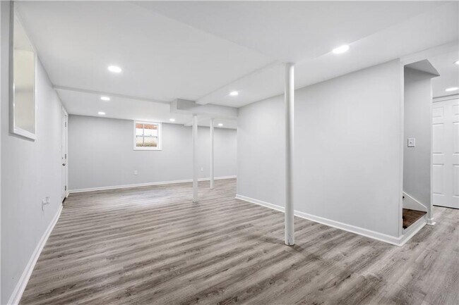 Building Photo - 1357 Plaza Ave SW