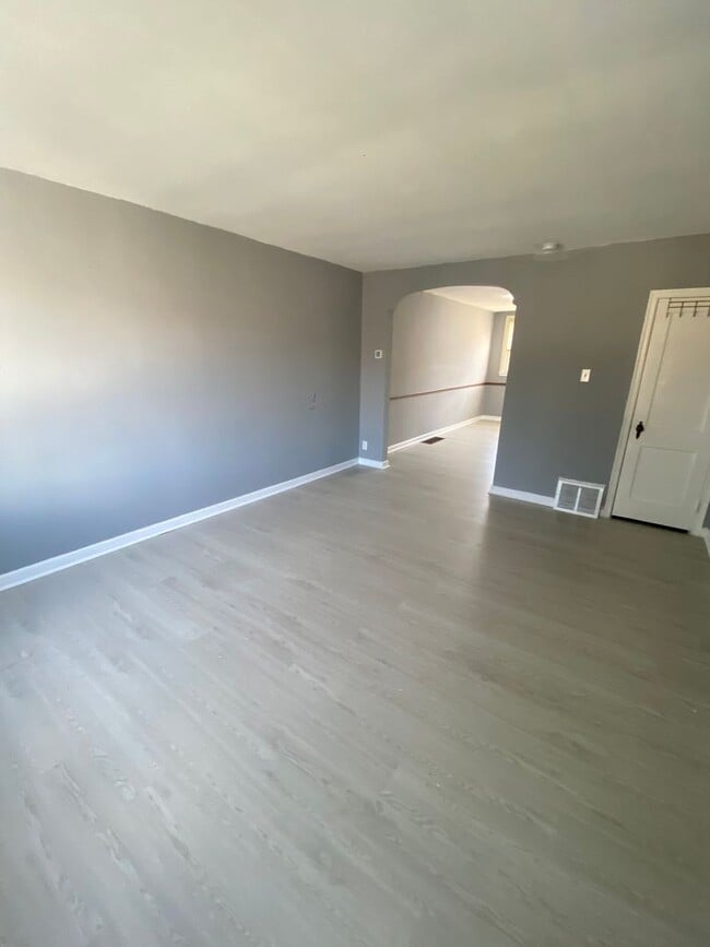 Building Photo - 3 Bedroom and 1 Bathroom House in Northeas...