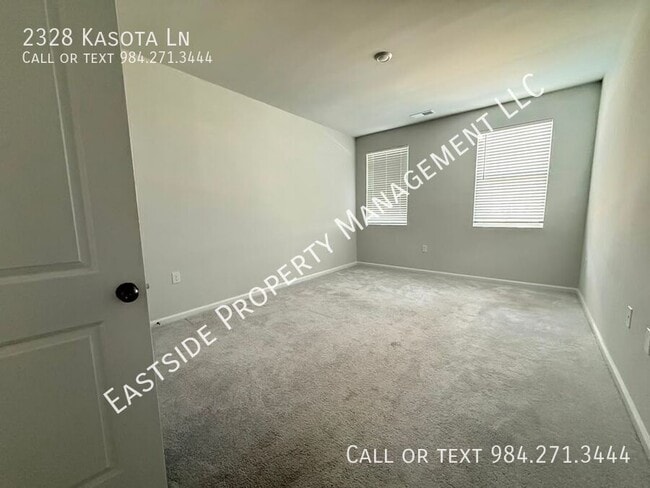 Building Photo - 2328 Kasota Ln