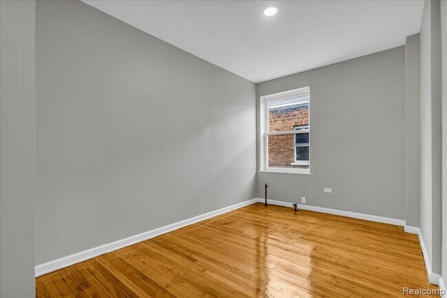 Building Photo - 2500 Hurlbut St