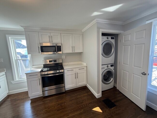 Building Photo - 30 Thornley St