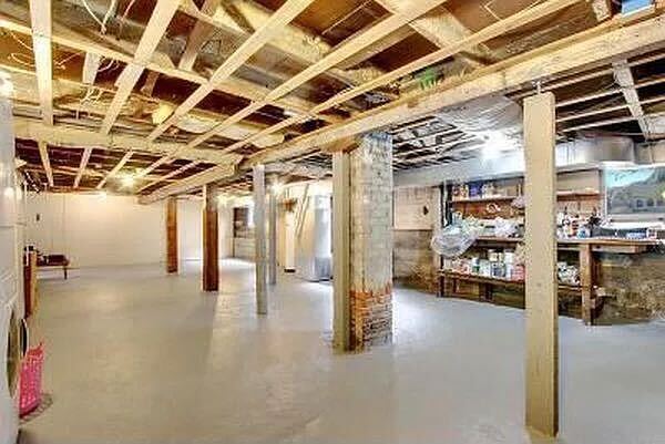 Building Photo - 121 NE 58th St
