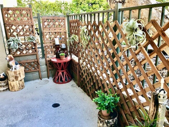 Building Photo - 7545 Charmant Dr