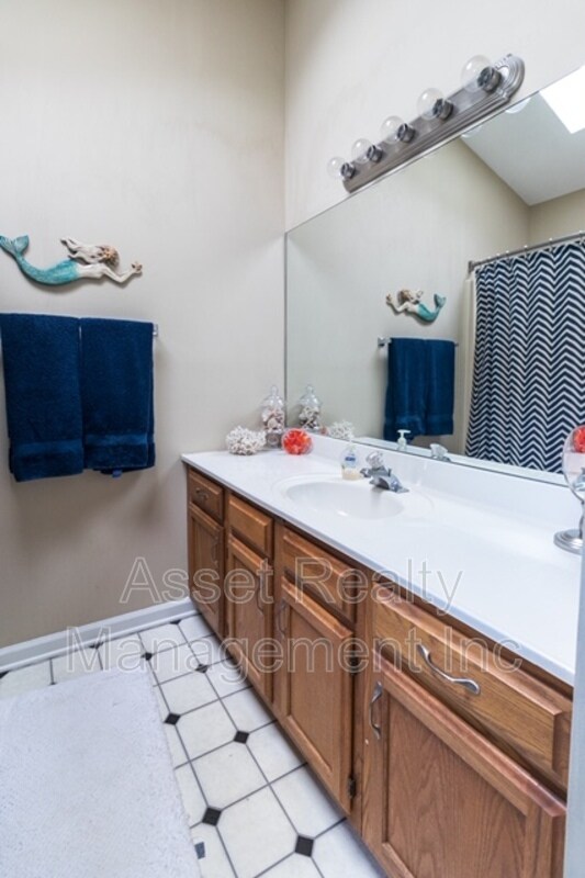 Building Photo - 9009 Tall Timber Dr