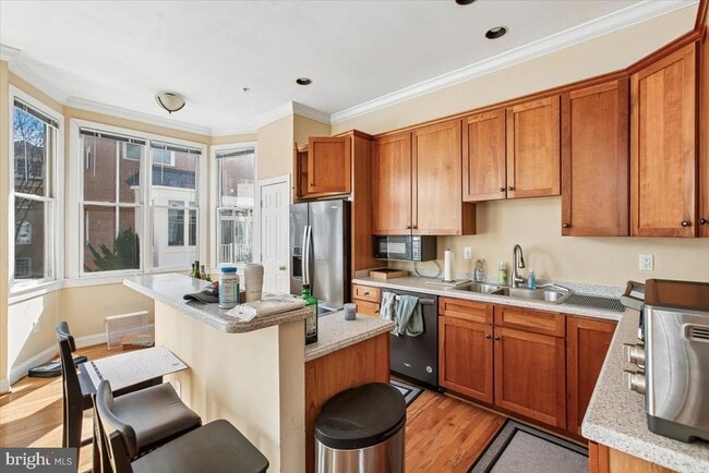 Building Photo - 1053 N Stuart St