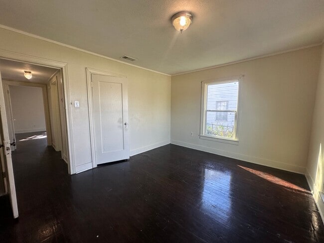 Building Photo - 4008 Beverly Dr