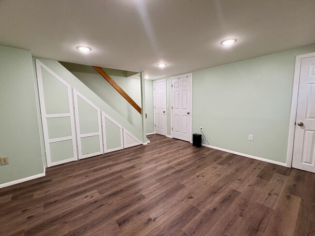 Building Photo - 3 Bedroom 2.5 Bathroom Townhome in Camp Hill!