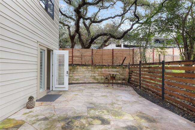 Building Photo - 707 Cardinal Ln