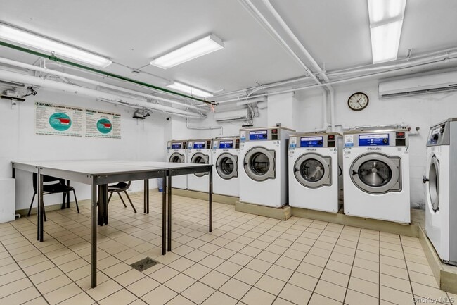 Building Photo - 340 E 93rd St