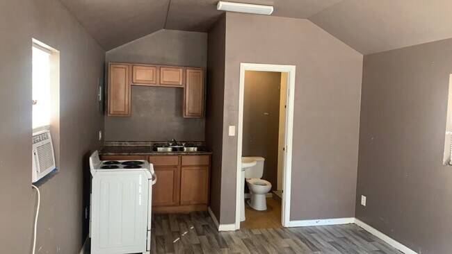 Building Photo - Cheap 1 bed tiny home available for Rent in Longview!