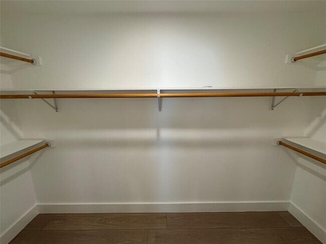 Building Photo - 5805 N Hampton Dr