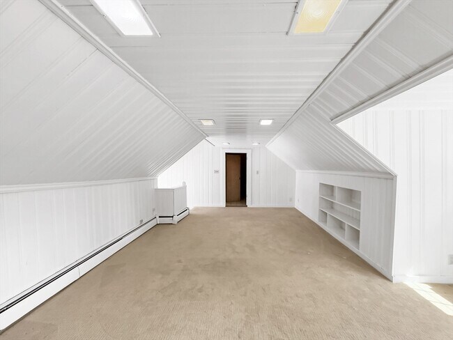 Building Photo - 61 Moraine St