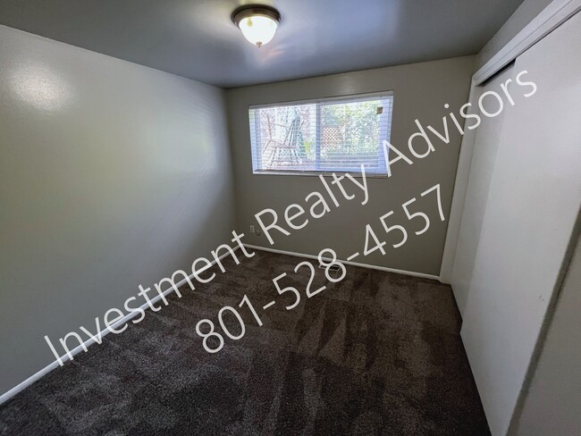 Building Photo - Two-Bedroom Apartment Near Liberty Park!