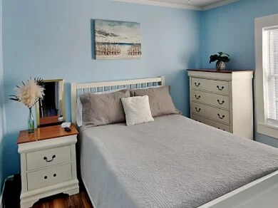 Bedroom 2 - Queen Sized Bed, Smart TV - 411 Monroe Ave