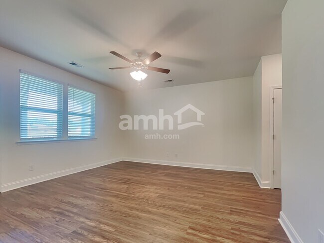 Building Photo - 320 Azore Way