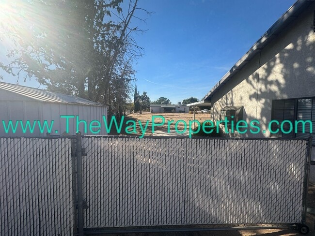 Building Photo - 10660 Cottonwood Ave