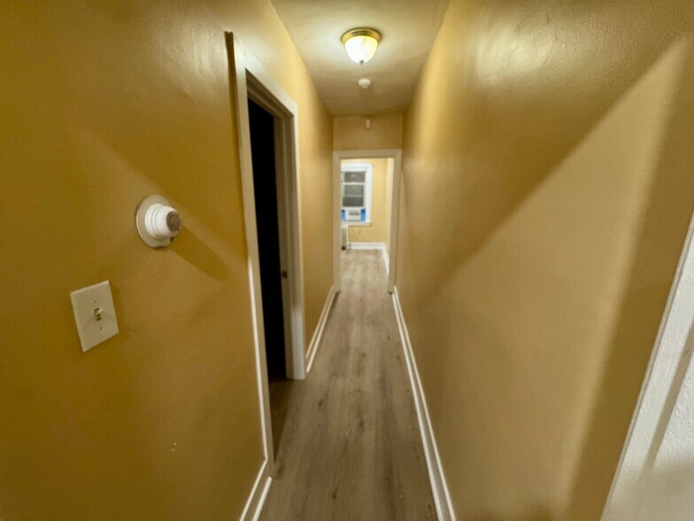 Building Photo - 4927 Wissahickon Ave