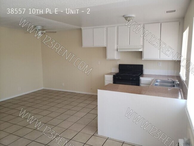 Building Photo - 38557 10th Pl E