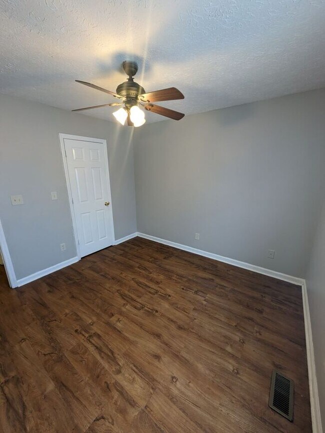 Building Photo - 2BD/1BA Unit in HIckory