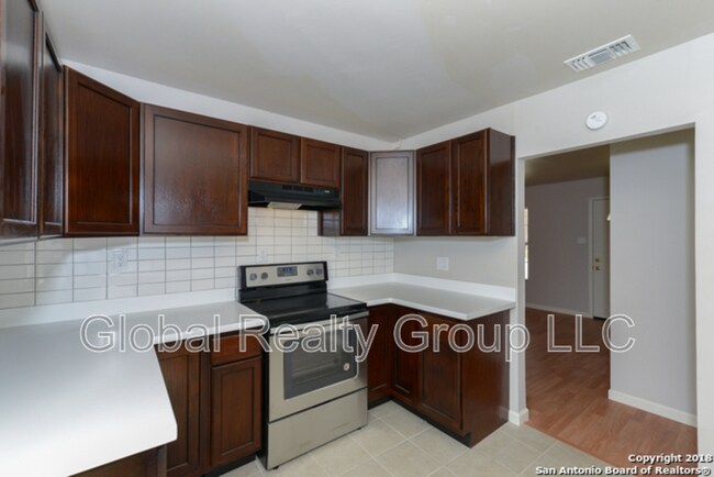 Building Photo - 202 Ivy Ln