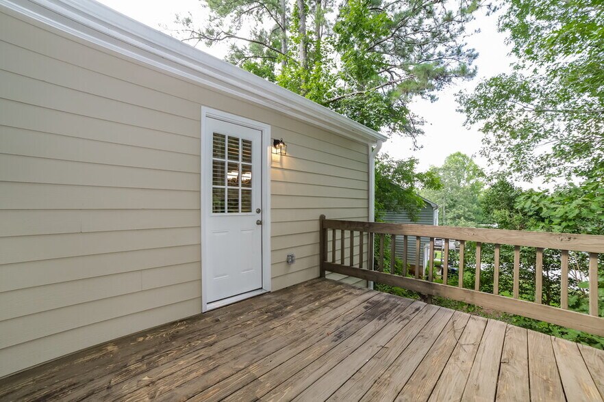 Building Photo - 6245 Pembroke Way