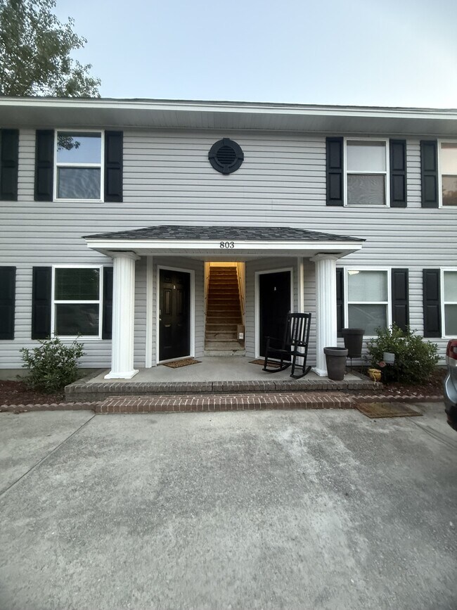 Building Photo - 803 6th Ave S