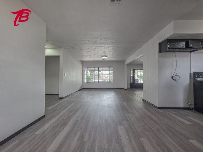 Building Photo - Charming 4-Bedroom Home with Spacious Yard