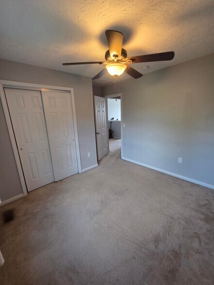 Building Photo - 575 Rosebud Cir