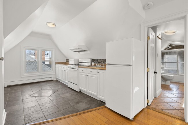 Building Photo - 48 Lockwood Ave
