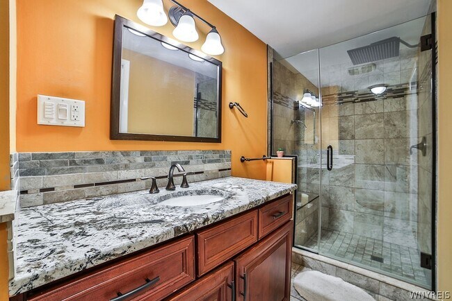 Building Photo - 32 Bernhardt Dr