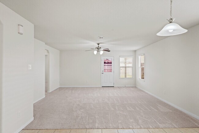 Building Photo - 1102 Honeysuckle Vine Dr