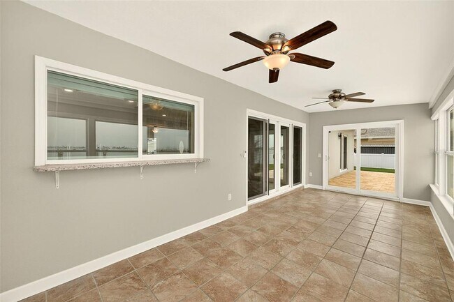 Building Photo - 5434 Oakhurst Dr