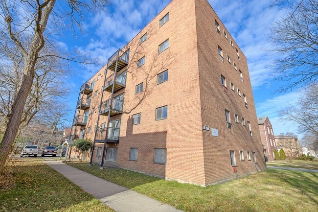 Building Photo - 10360 S Walden Parkway