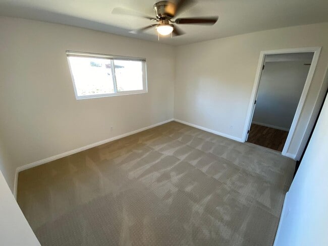 Building Photo - 3 Bedroom 1 Full Bath Remodeled Twin-Home