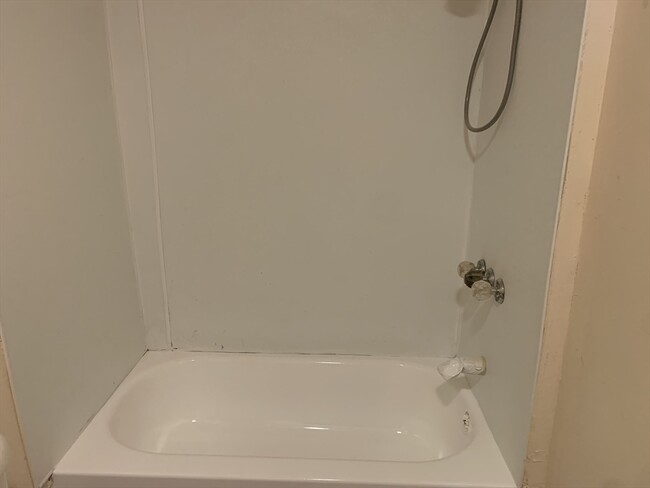 Building Photo - 226 Brightman St