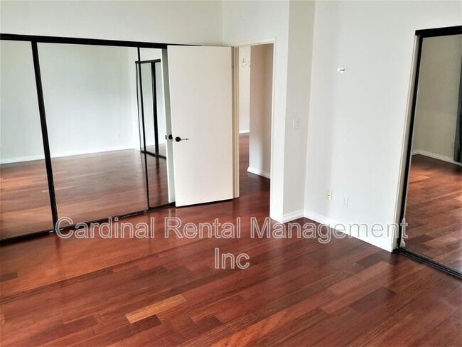 Building Photo - 156 S Oak Knoll Ave