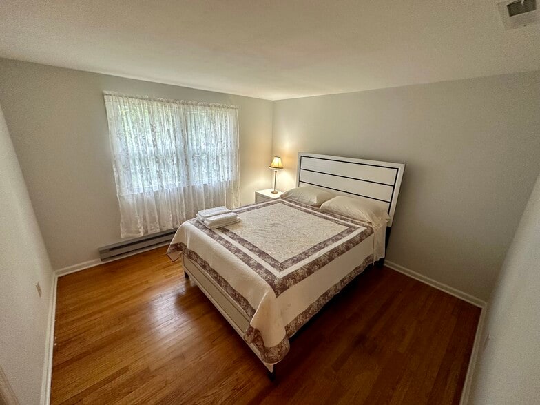 Building Photo - 160 Sunset Dr