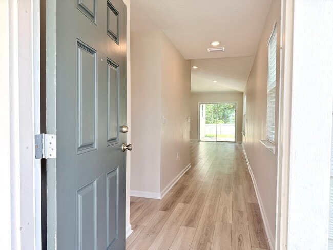 Building Photo - Beautiful 4BR Home with Open Floor Plan & Fully Fenced Backyard