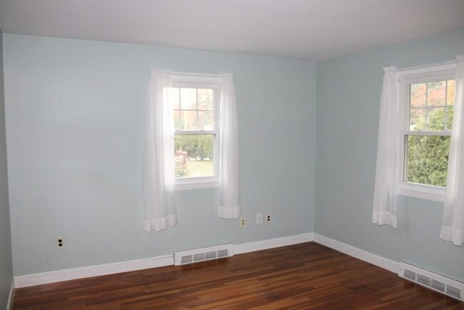 Building Photo - 61 Alton St